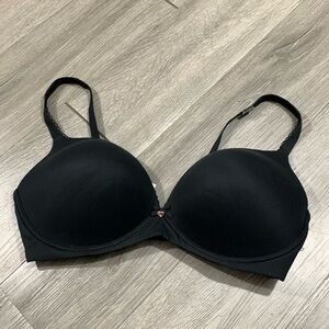 Victoria’s Secret No Wire Molded Cup NWT Black Bra size 38DD